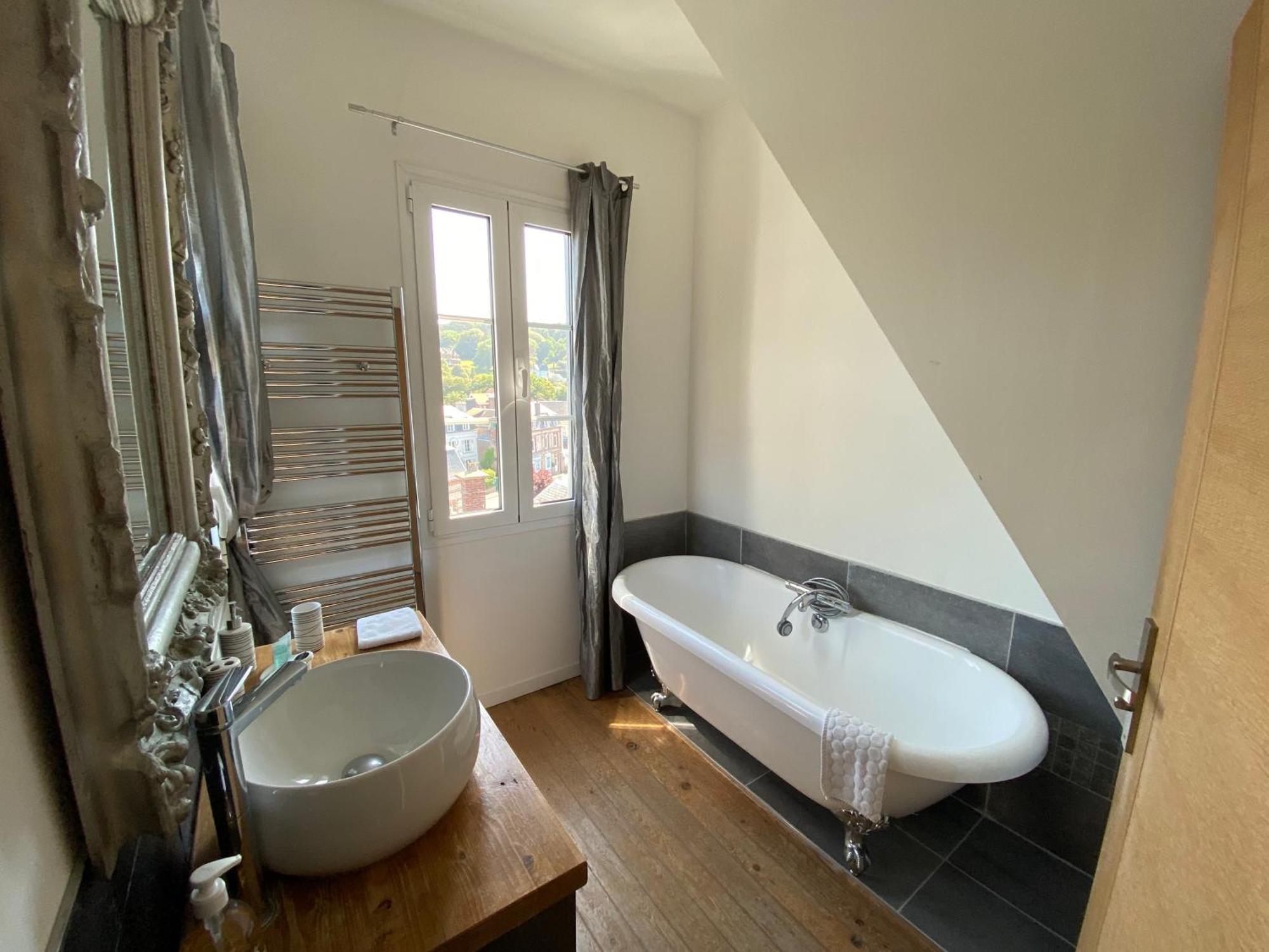 Le Loft Du Clocheton Lägenhet Étretat Exteriör bild